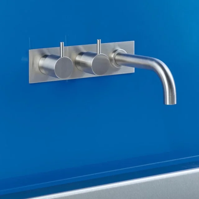 Vola 613CK badekarbatteri, 160 mm tut, med bakplate, rustfritt stål | 613CK-40
